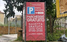 La casa sulla piazza (Historic apartment)